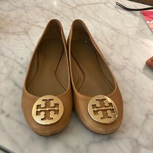 Tory Burch Camel Leather flats with gold emblem. Size 6 1/2
